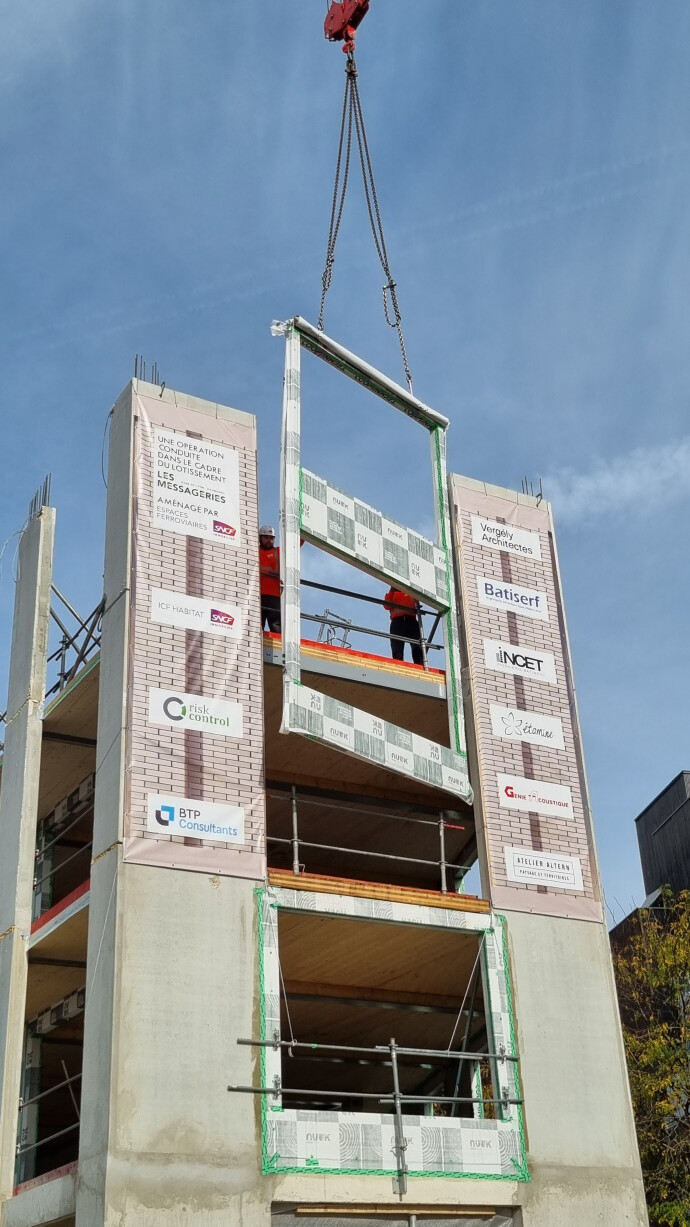 Pose du premier mur de bois – ZAC Les Messageries - Paris 12ème