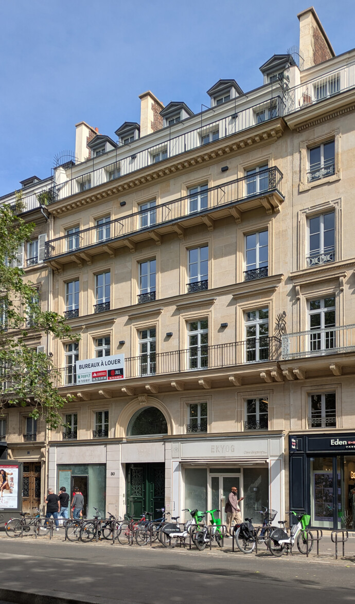 Réhabilitation lourde d’un immeuble datant du XIXème siècle au cœur de Paris.