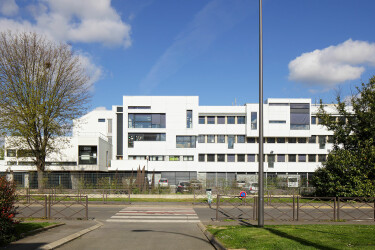 Gustave Eiffel high school