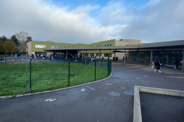 Simone Signoret secondary school